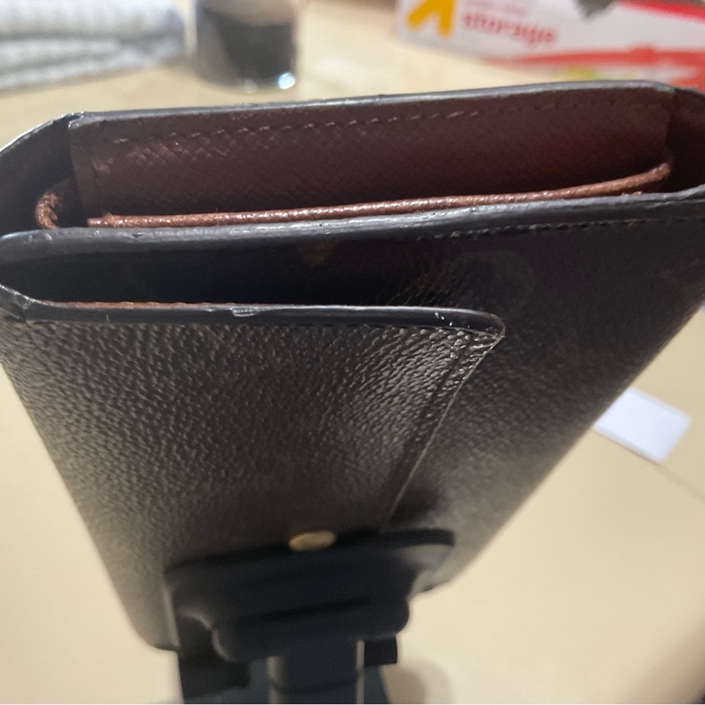 Louis Vuitton Sarah Wallet has COA  and a dust cover.🌟 - Picture 11 of 14